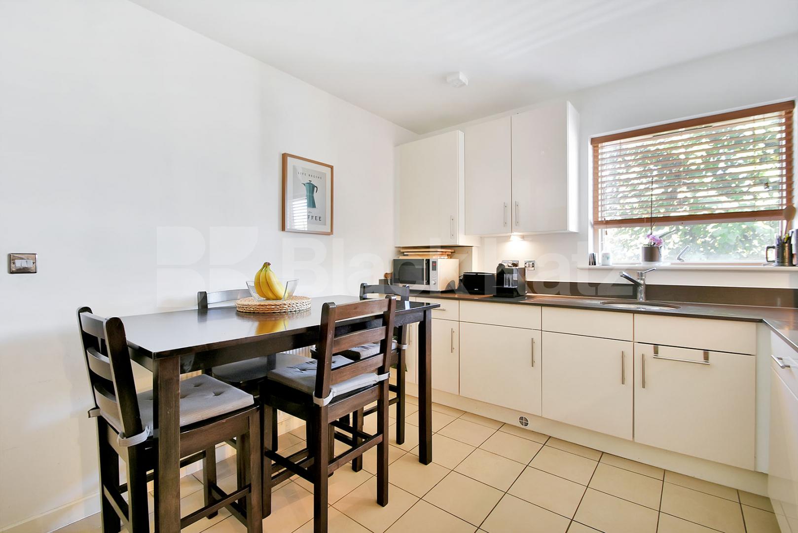 			Stunning Two Bedroom Property With roof Terrace !, 2 Bedroom, 1 bath, 1 reception Apartment			 Womersley Road, Crouch End